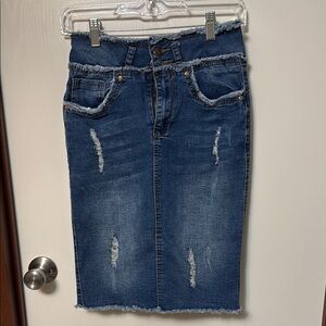 Kreamy Distressed Denim Skirt Size 0